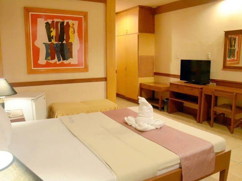 La Maja Rica Hotel Tarlac City Экстерьер фото