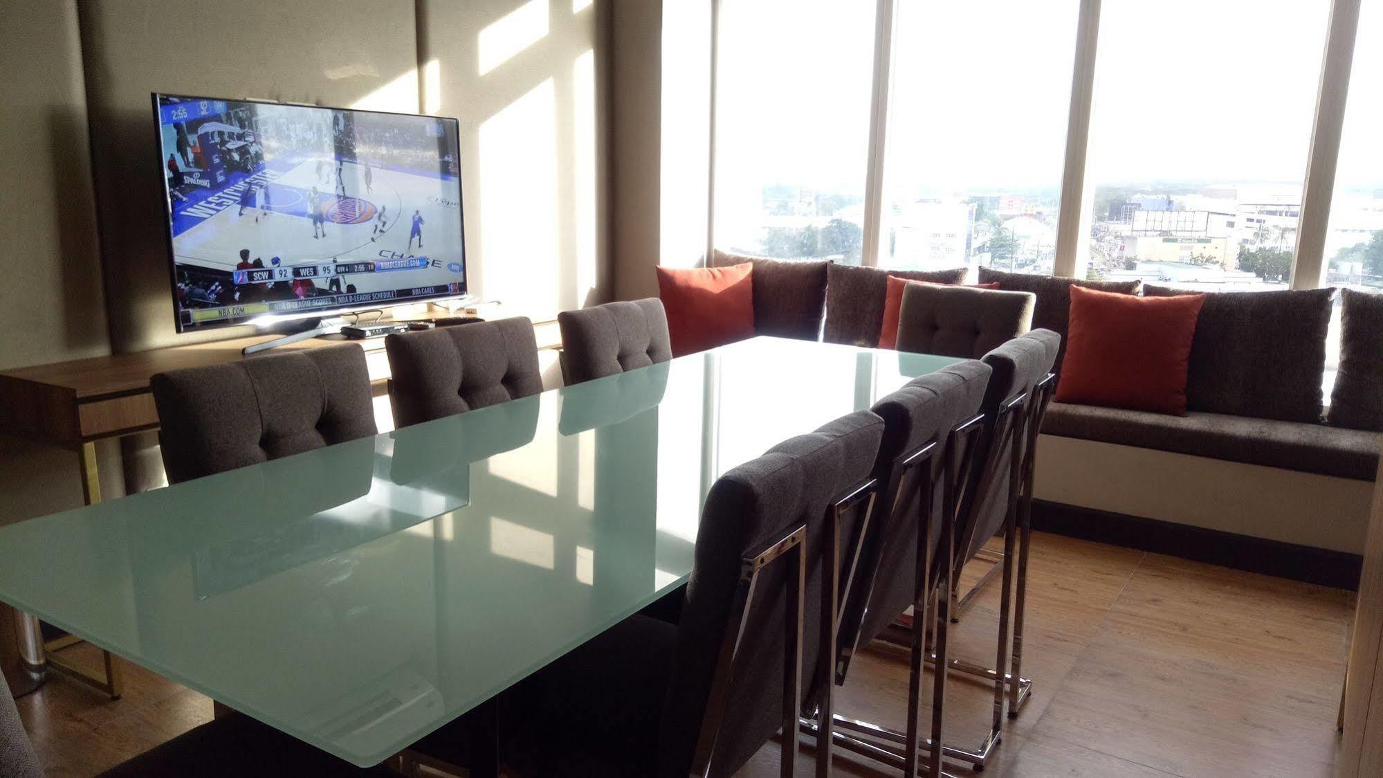 La Maja Rica Hotel Tarlac City Экстерьер фото