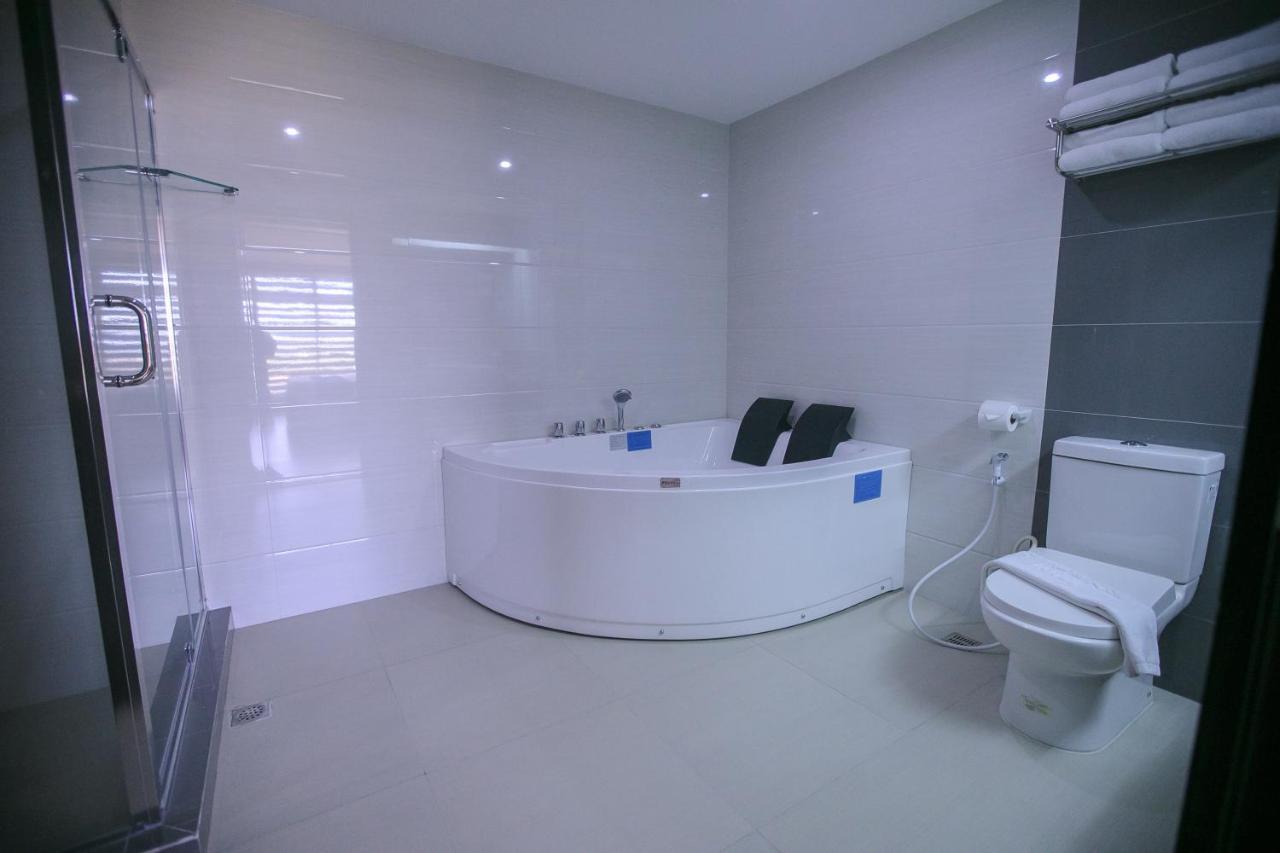 La Maja Rica Hotel Tarlac City Экстерьер фото